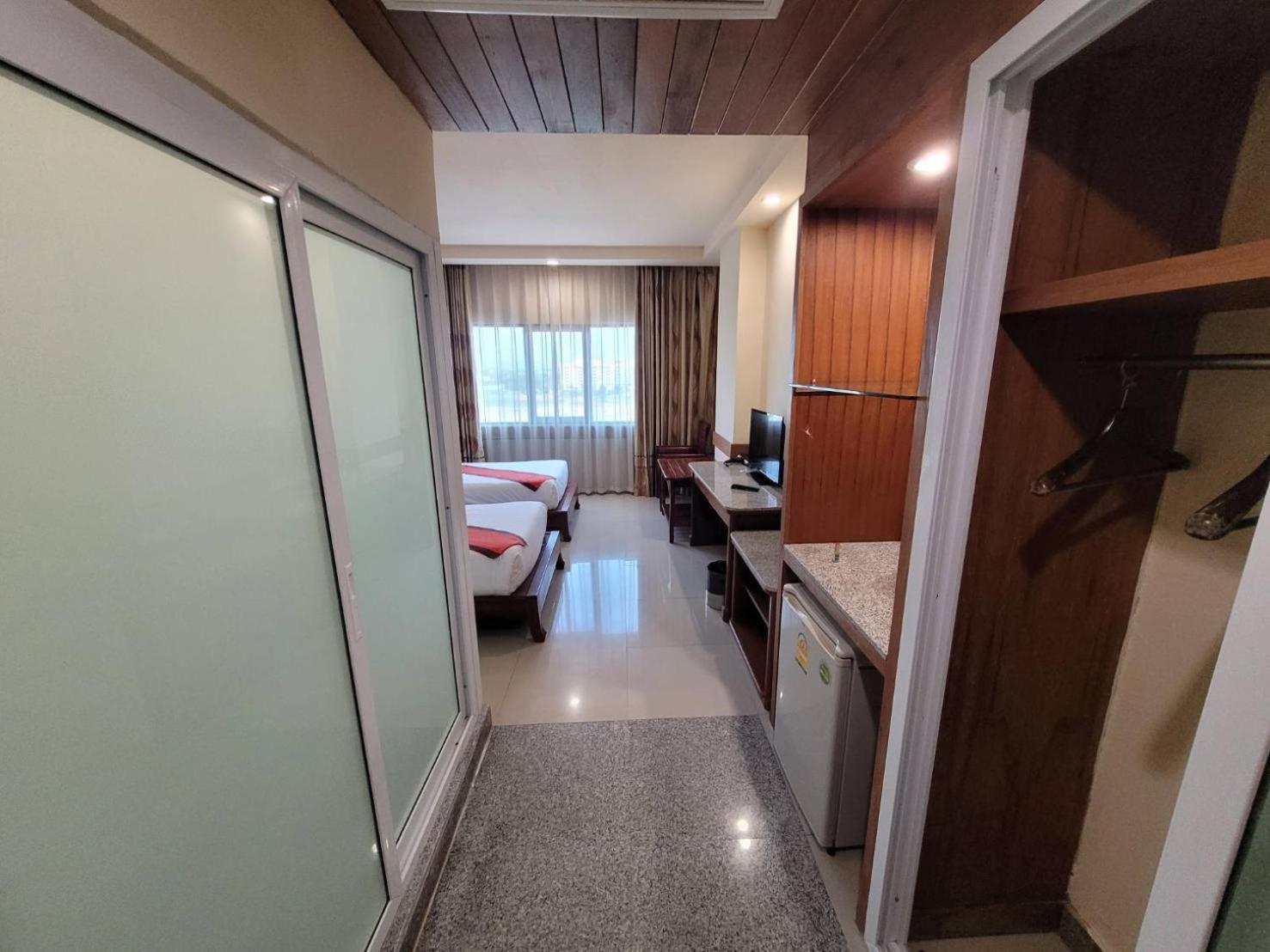 Ease Jomtien Hotel Exterior foto