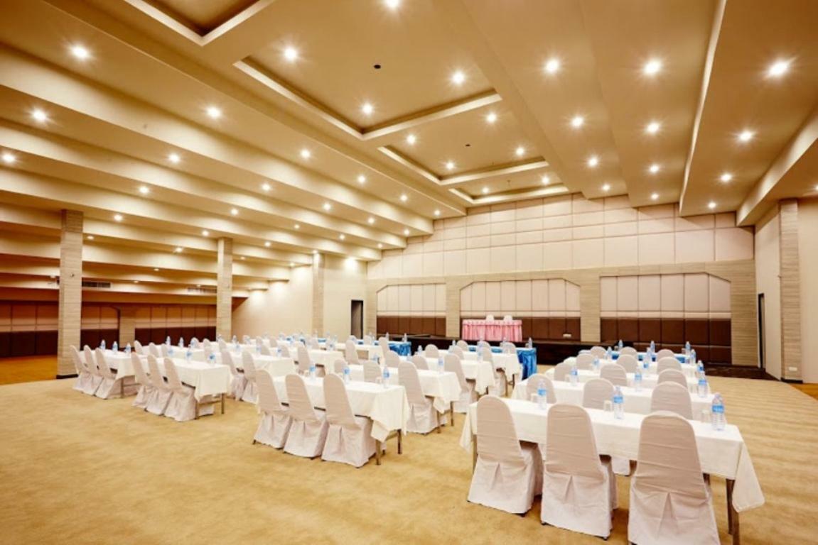Ease Jomtien Hotel Exterior foto